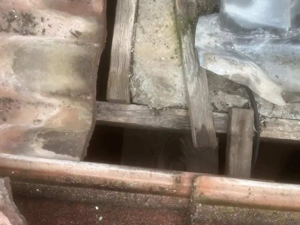 Réparation d'un retour de cheminée fuyant en zinc - Blagnac
